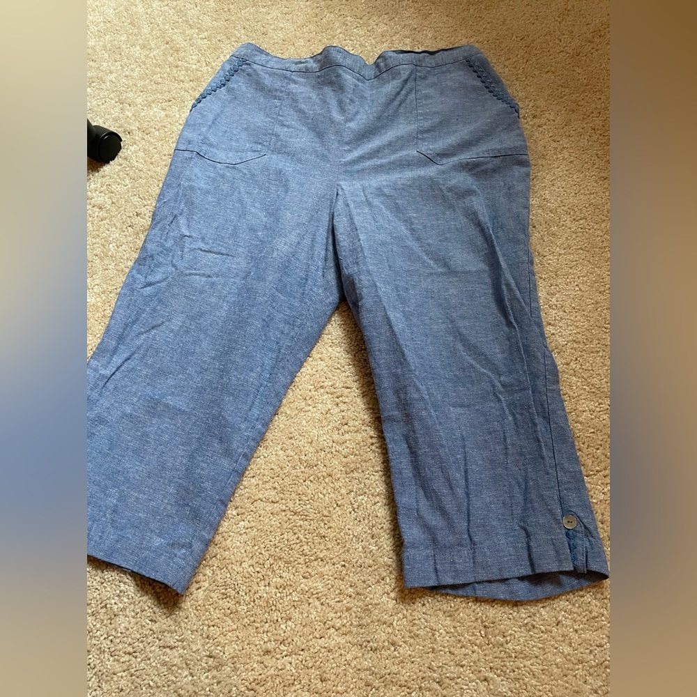 Beautiful baby blue capris! Very comfortable to wear any day